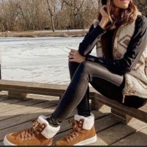 Marc Fisher Daire Leather Hiker Lace Up Faux Fur Boot Size 9 Women‎